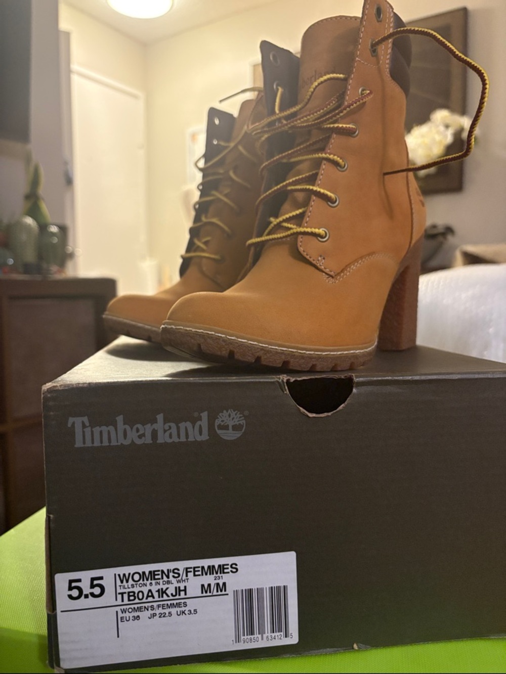 Timberland Women’s Wheat Lace-Up Block Heel Boots - Picture 3 of 4